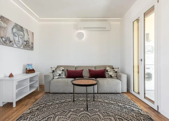 Mika Nyaraló Capitana